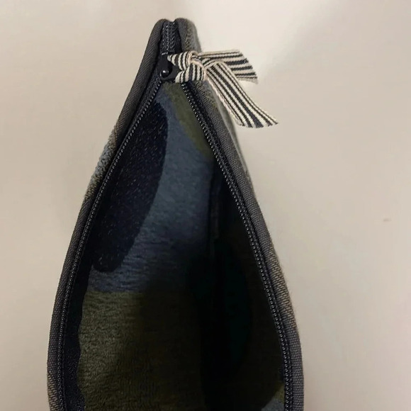 Sandra’s Satchels makeup bag - Picture 3 of 5